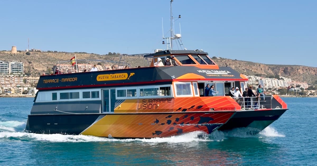 Fond en verre du catamaran Nueva Tabarca — réserve marine de Tabarca